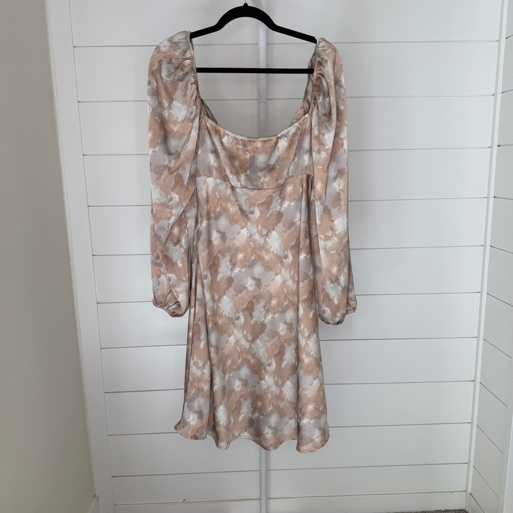 ASTR the label Cream and Tan Long Sleeve Dress - Picture 2 of 6